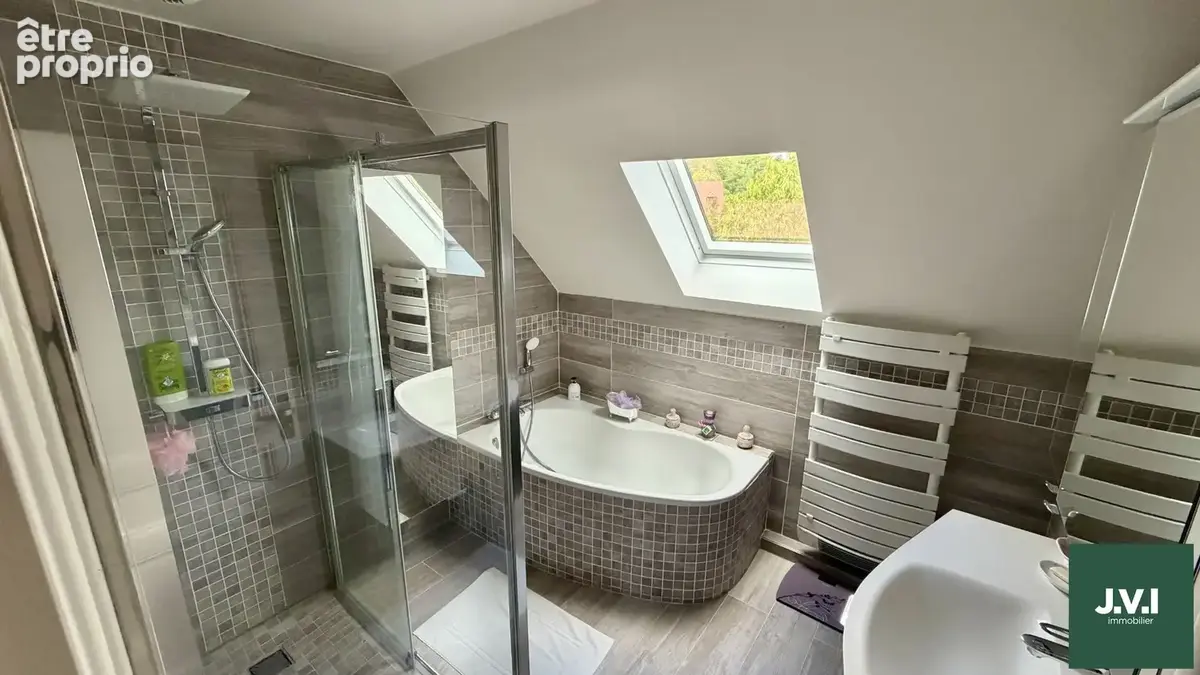A VENDRE GROSLAY Maison 8 pièces 212 m² - photo 10