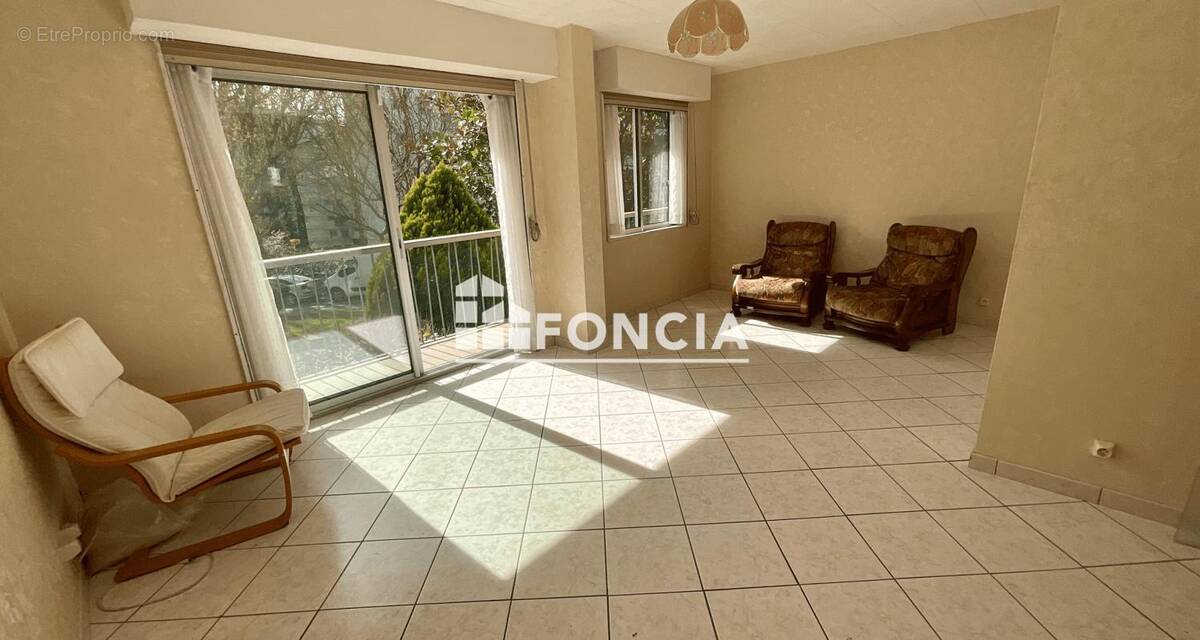 Appartement à FRESNES