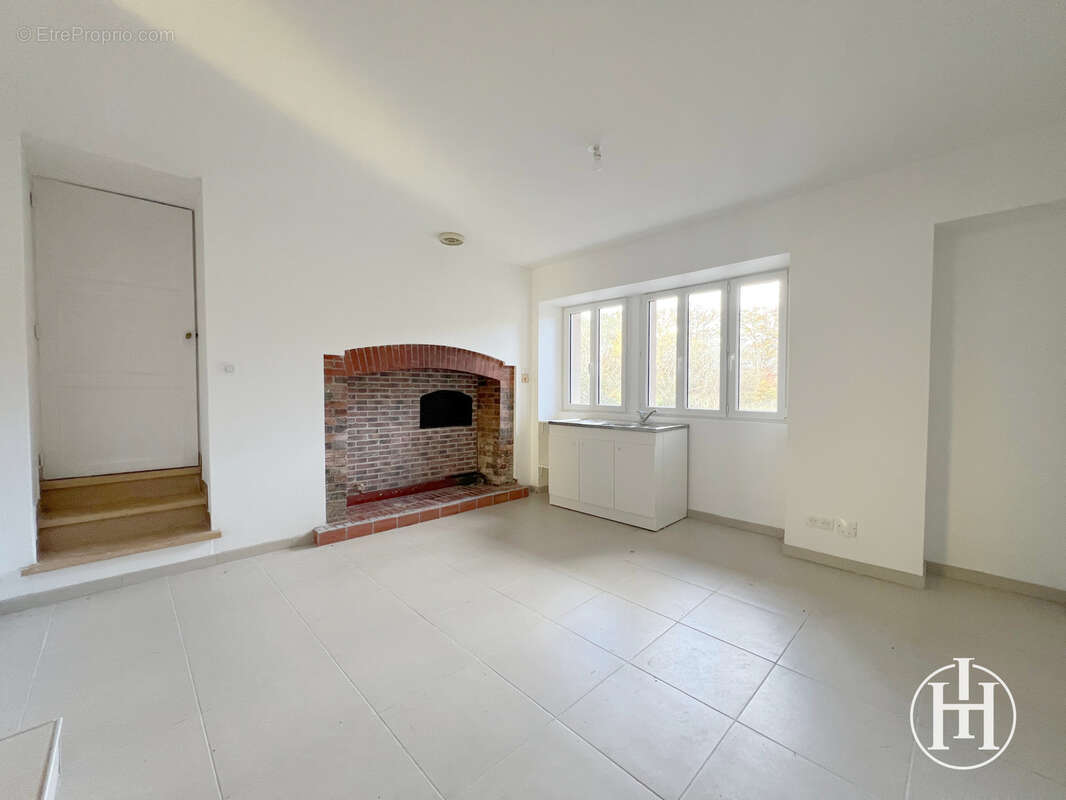 Maison à SAINT-CHRISTOPHE-LE-CHAUDRY