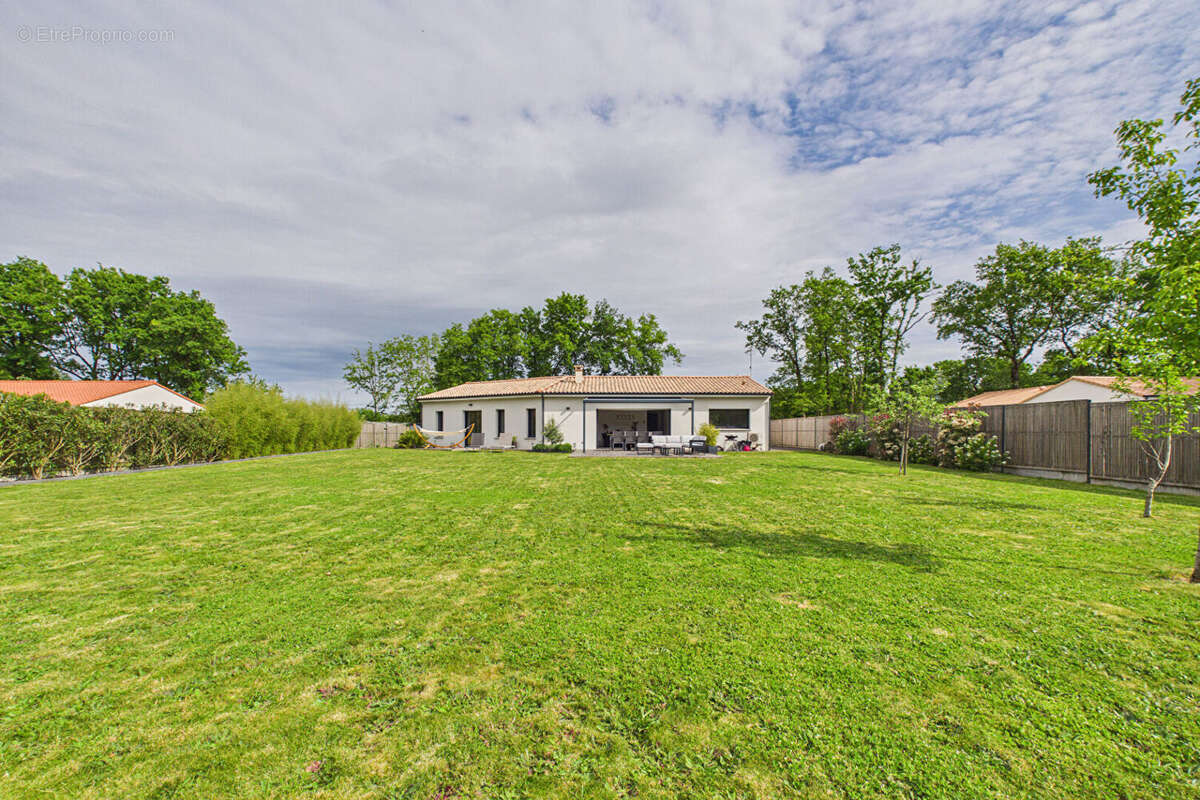 Maison Contemporaine de 2018 - 126 m² - 1325 m² de terrain - Bourg Sous la Roche - photo 16