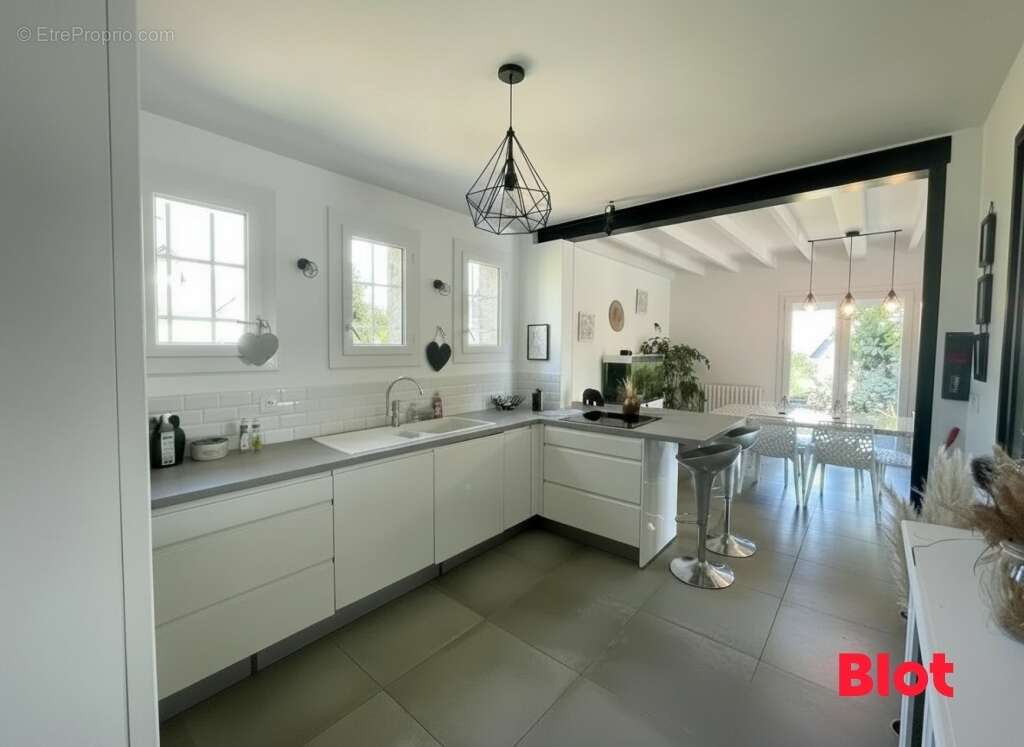 Maison 168 m² à Saint-Meloir-Des-Ondes  - photo 6