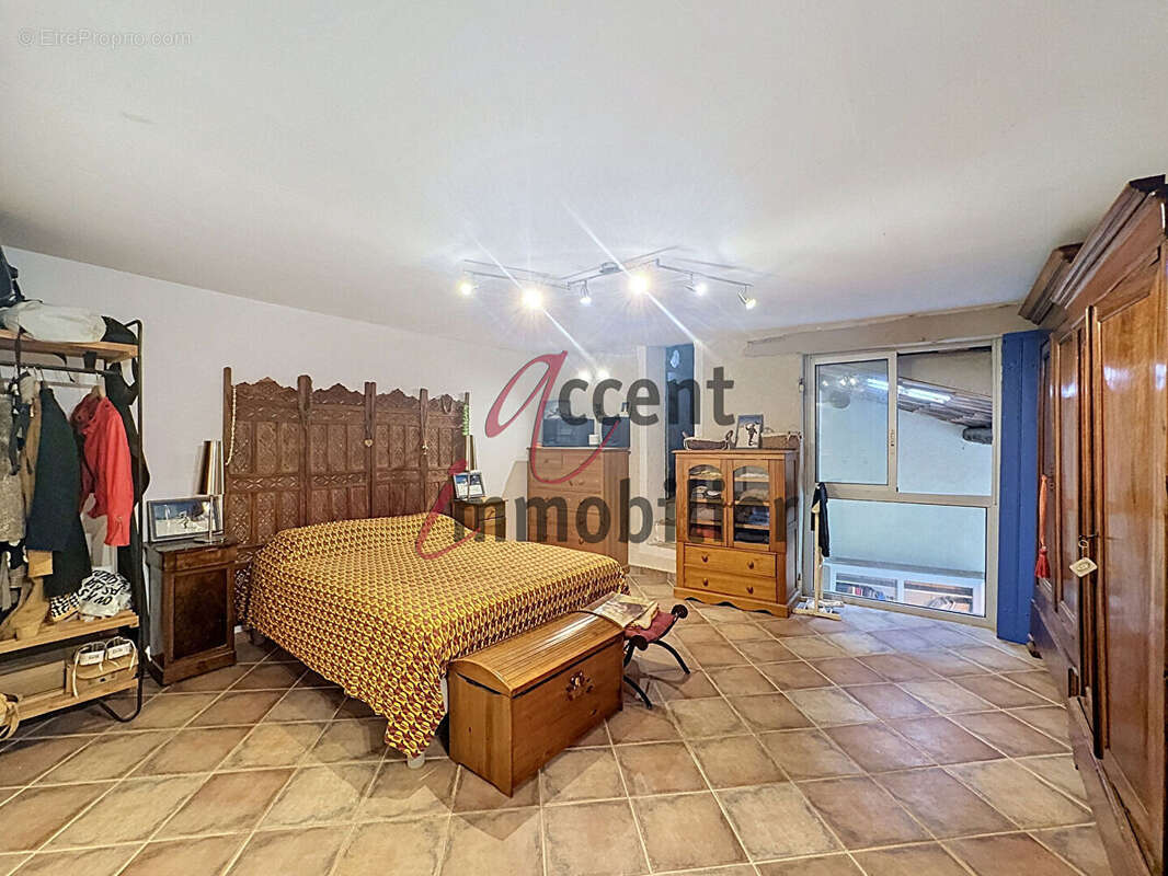 Mollégès, partie de mas de 263m² avec piscine - photo 6