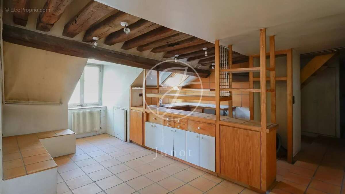 Appartement à PARIS-3E