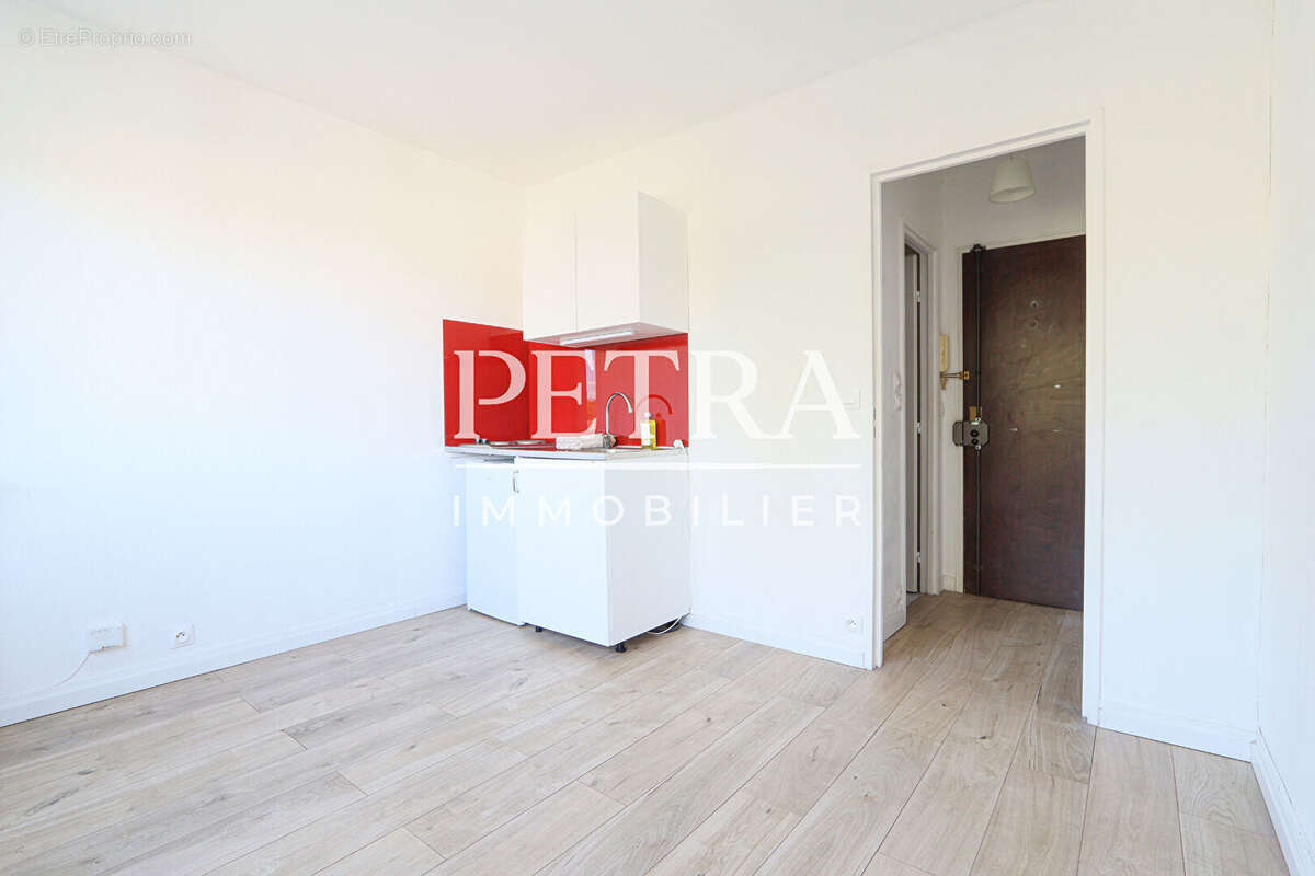 Studio 14,20 m² - chevilly-larue - l'ermitage - metro 14 et 7 - photo 2