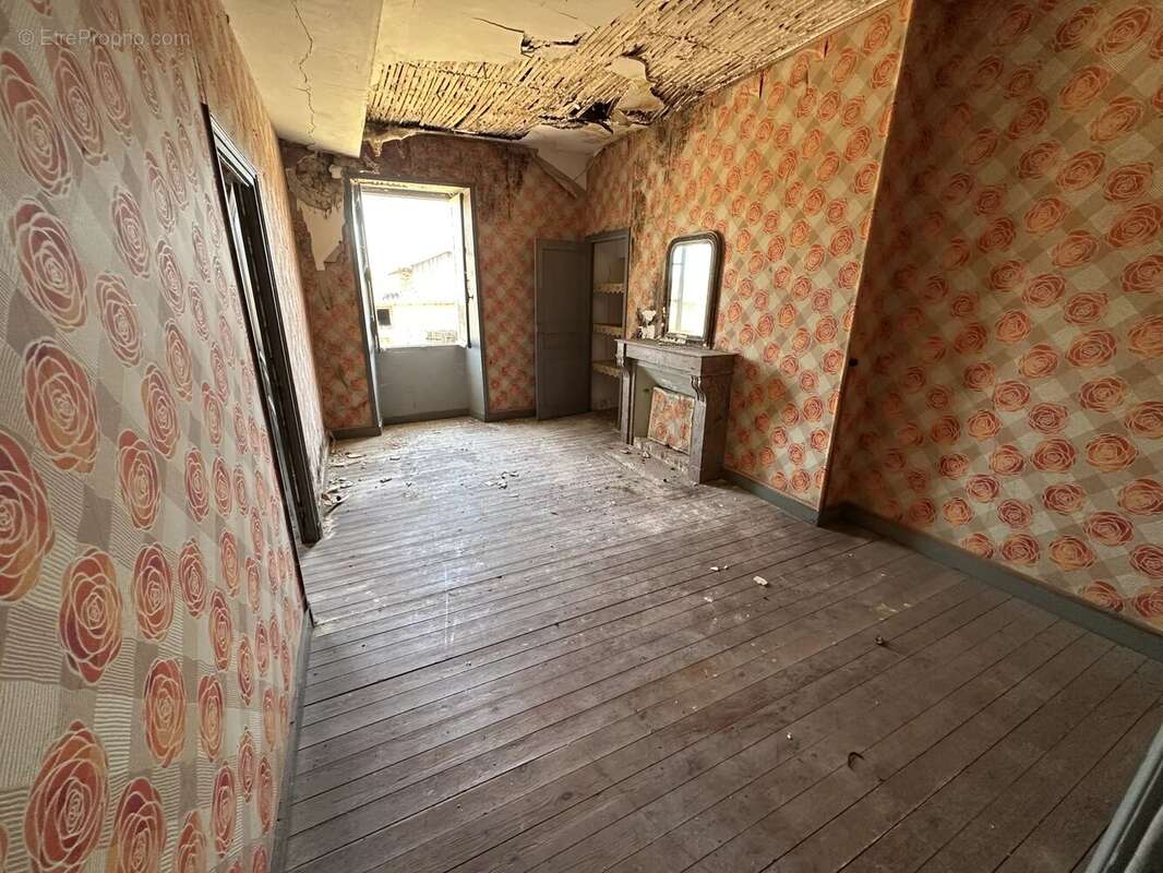 Maison bourgeoise, 300 m² de dépendances, gros potentiel, 485 m² couvert - photo 17
