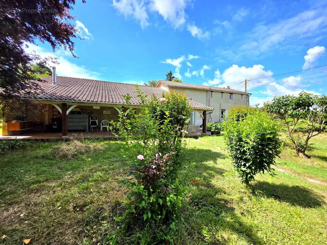 Charmante ferme en pierre offrant de beaux volumes et un excellent potentiel. - photo 18