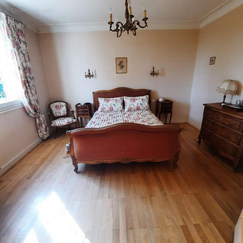 Maison à SAINT-ETIENNE-DE-MONTLUC