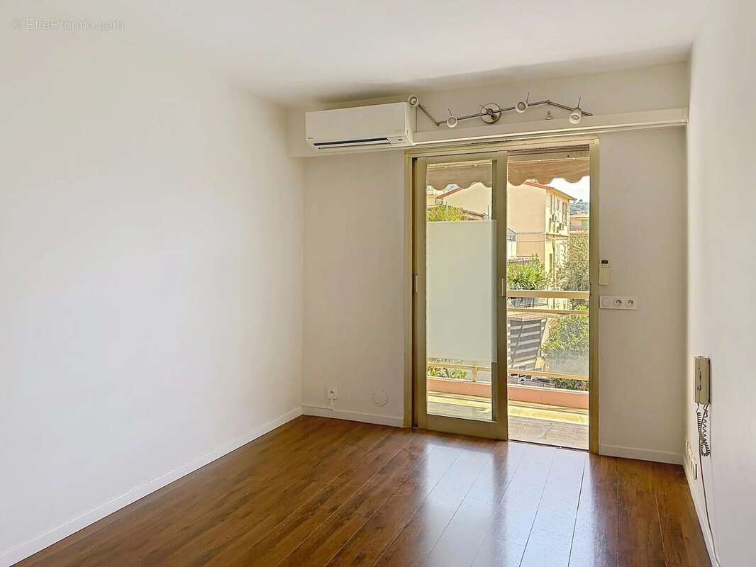 Cannes –anglais/carnot - 3 pièces 66m2 - 2 terrasses 25 m2 - parking sous-sol - cave - climatisation - photo 8