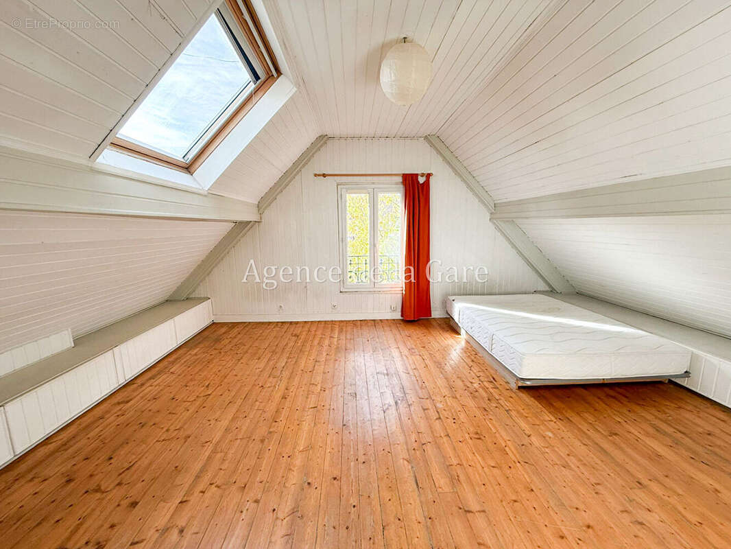 Maison à SARTROUVILLE