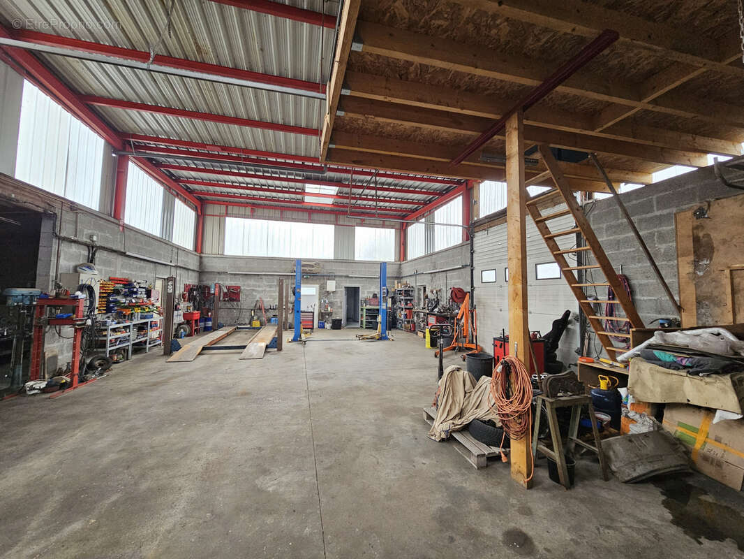 Commerce à LA SAUVAGERE