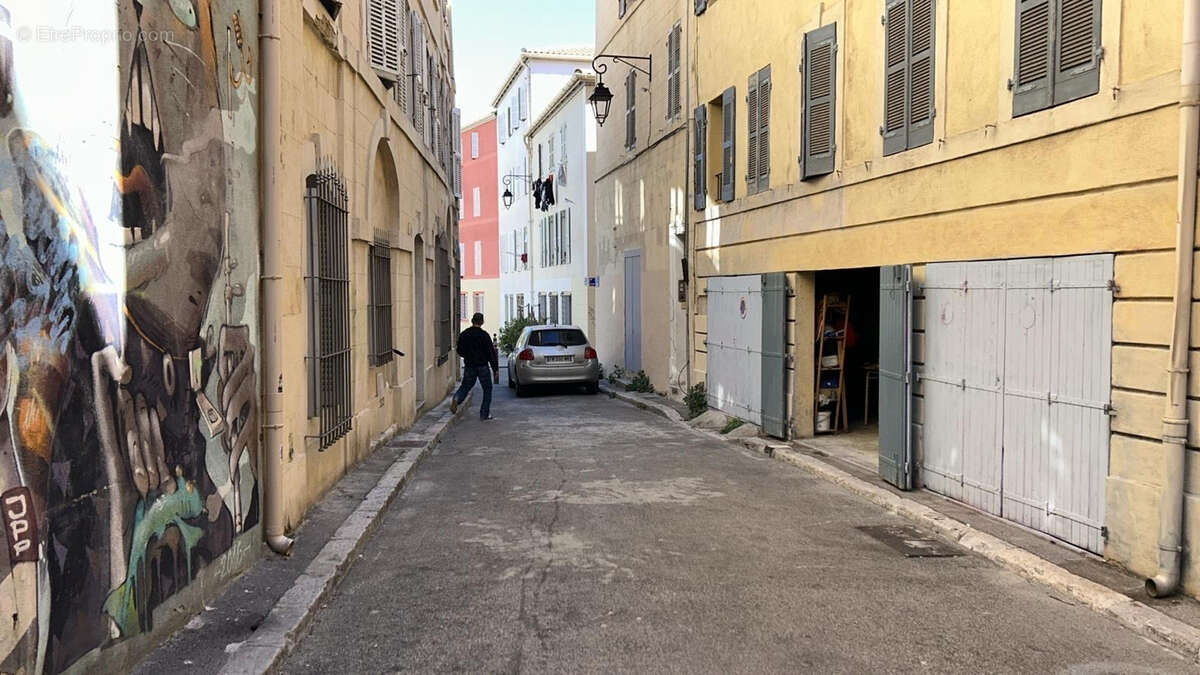Parking à MARSEILLE-2E