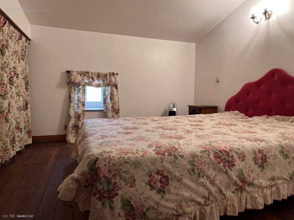 Maison à NANTEUIL-EN-VALLEE