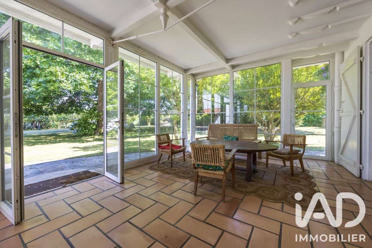 Maison 378 m² à Arcangues  - photo 8
