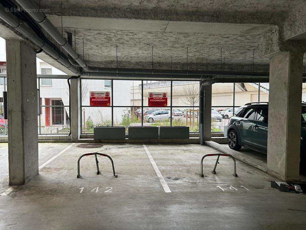 2 PLACES DE PARKING - Bas Cenon - Près de ligne A et  à 50 mètres de l'arrêt SNCF de Cenon - photo 2