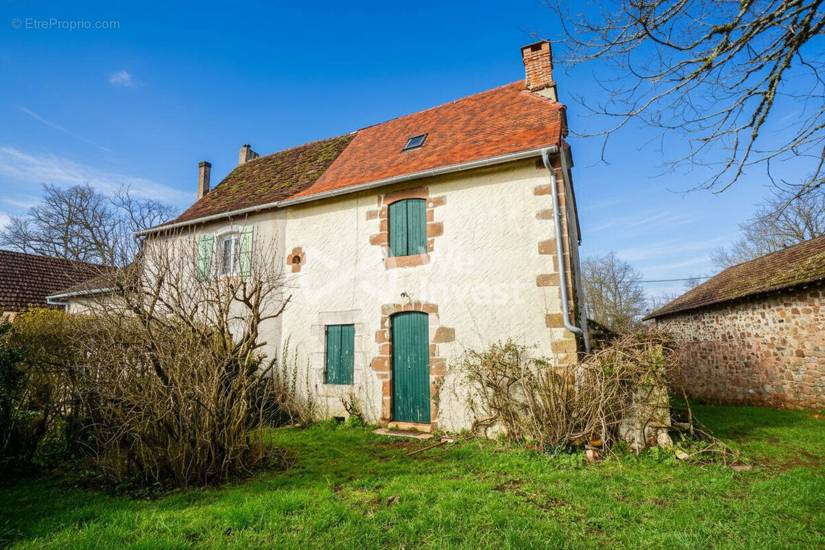 Maison à HAUTEFORT