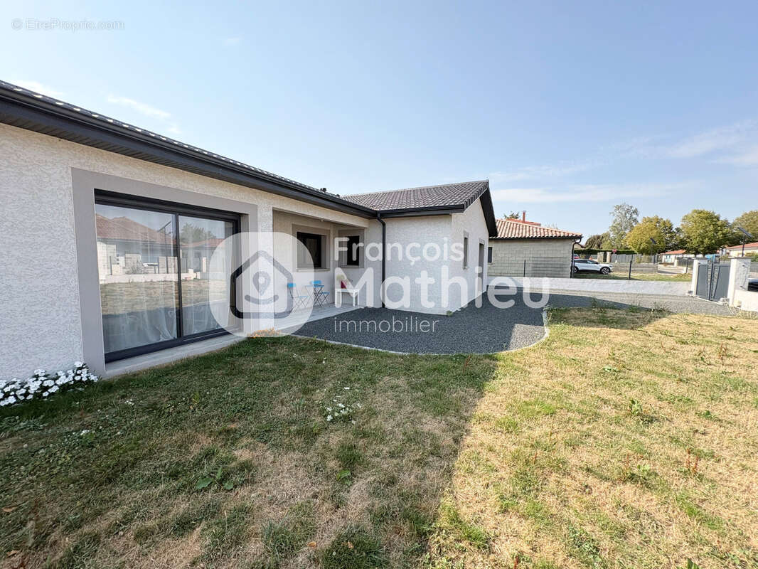 Romans : maison plain-pied 144m2 hab - 3ch + garage - 926m2 de terrain - photo 2