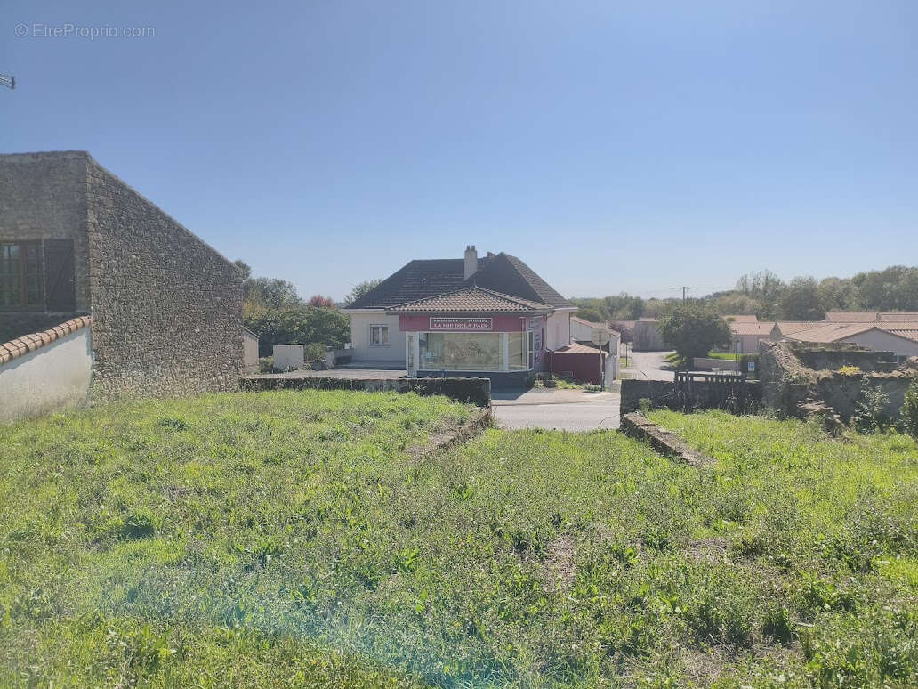 Terrain à SAINT-GERMAIN-DE-PRINCAY