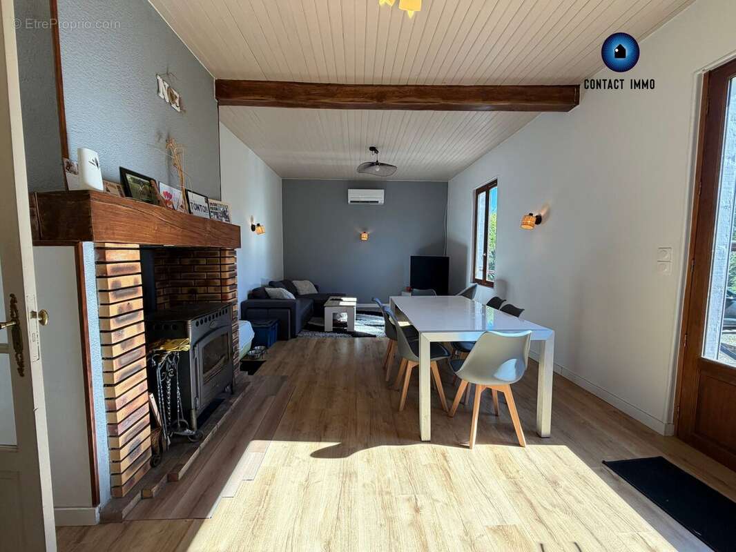 Maison 70 m² à Saint-Pantaleon-De-Larche  - photo 2
