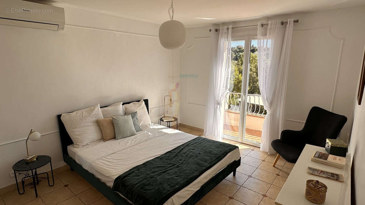 Maison à LES ISSAMBRES