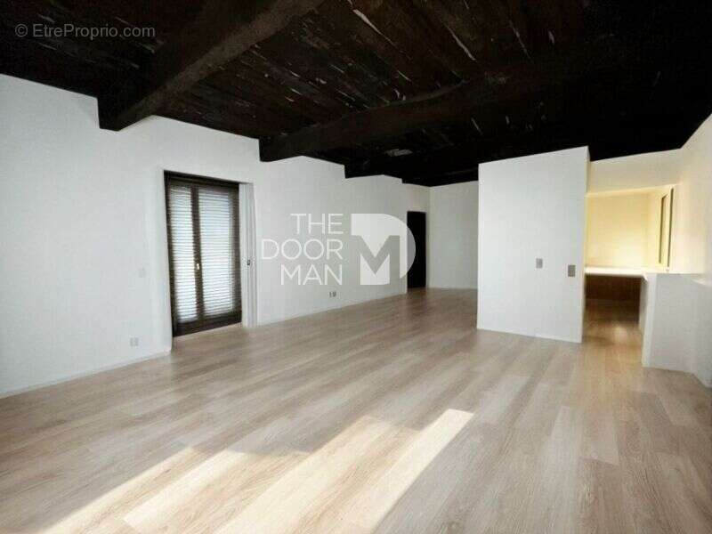Appartement à FLASSANS-SUR-ISSOLE