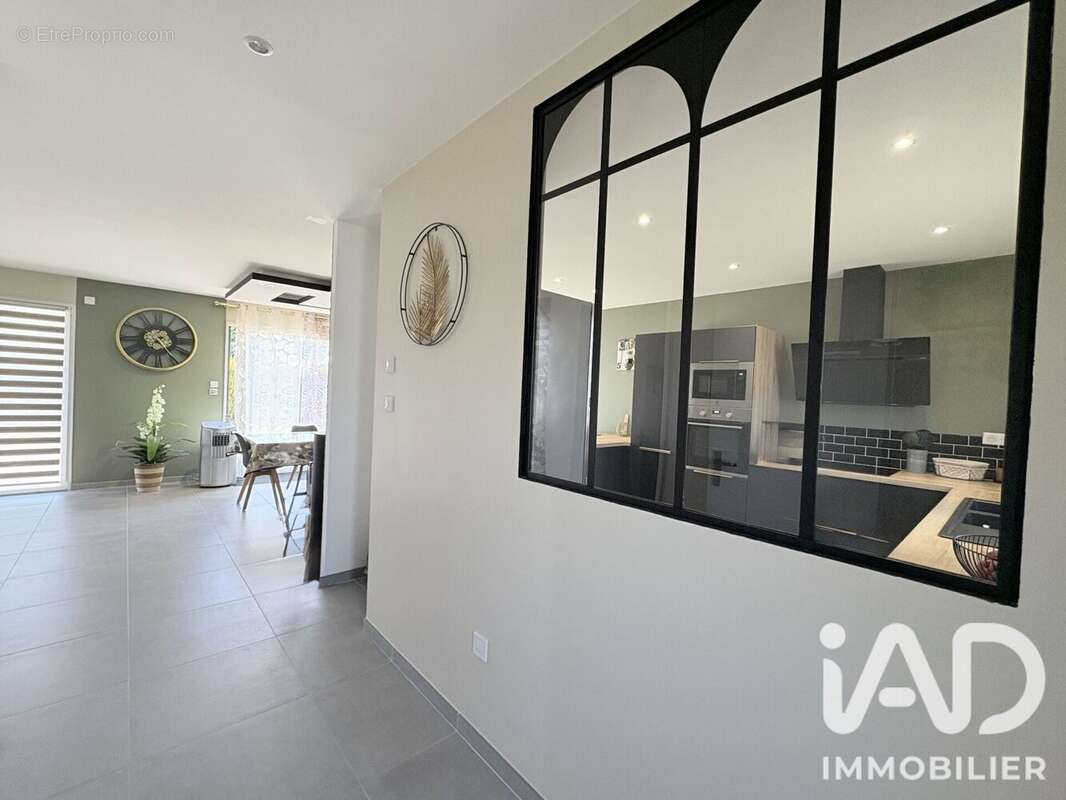 Maison 134 m² à Villebernier  - photo 5