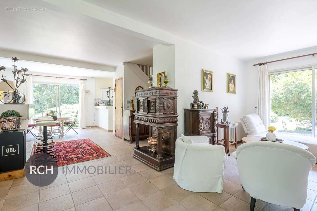 Maison à LE PERRAY-EN-YVELINES