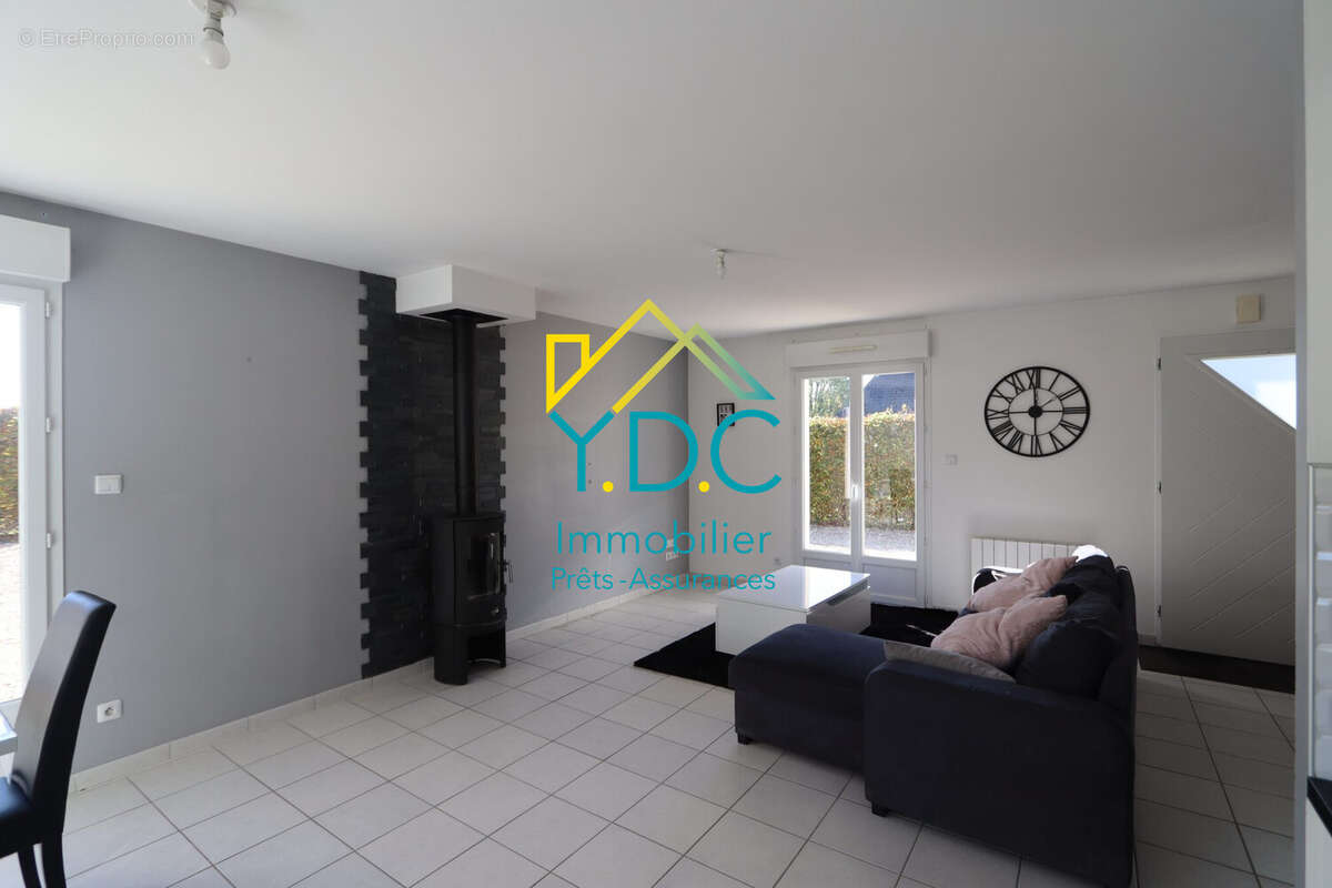 Pièce de vie (salon) - Maison à HERICOURT-EN-CAUX