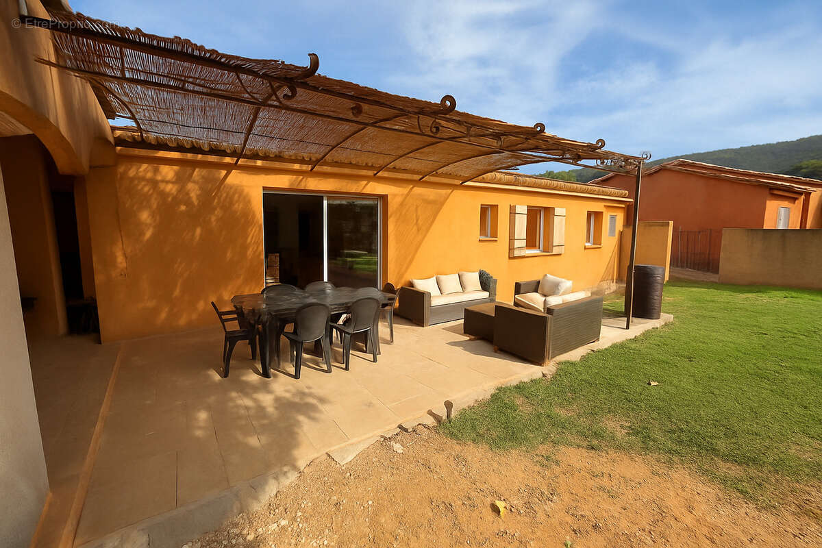 Maison à SOLLIES-TOUCAS