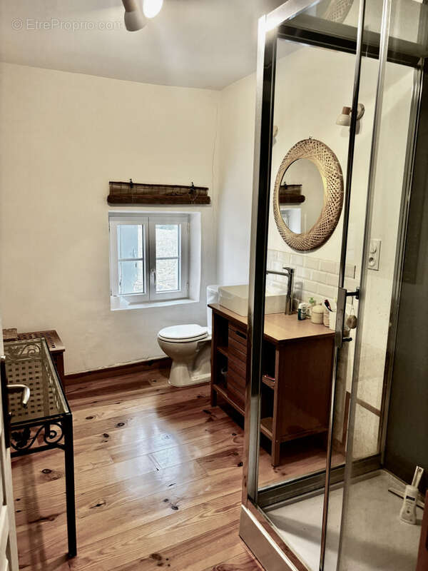 Maison à MONTOULIERS