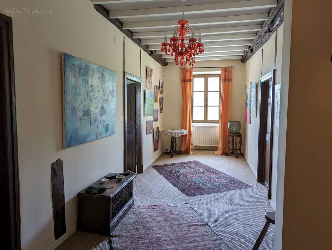 Maison de caractère avec 4 chambres sur 'environ 7318 m². - photo 28