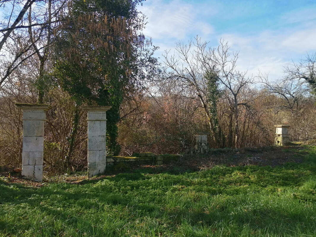 Appartement à MONTIGNAC-LE-COQ