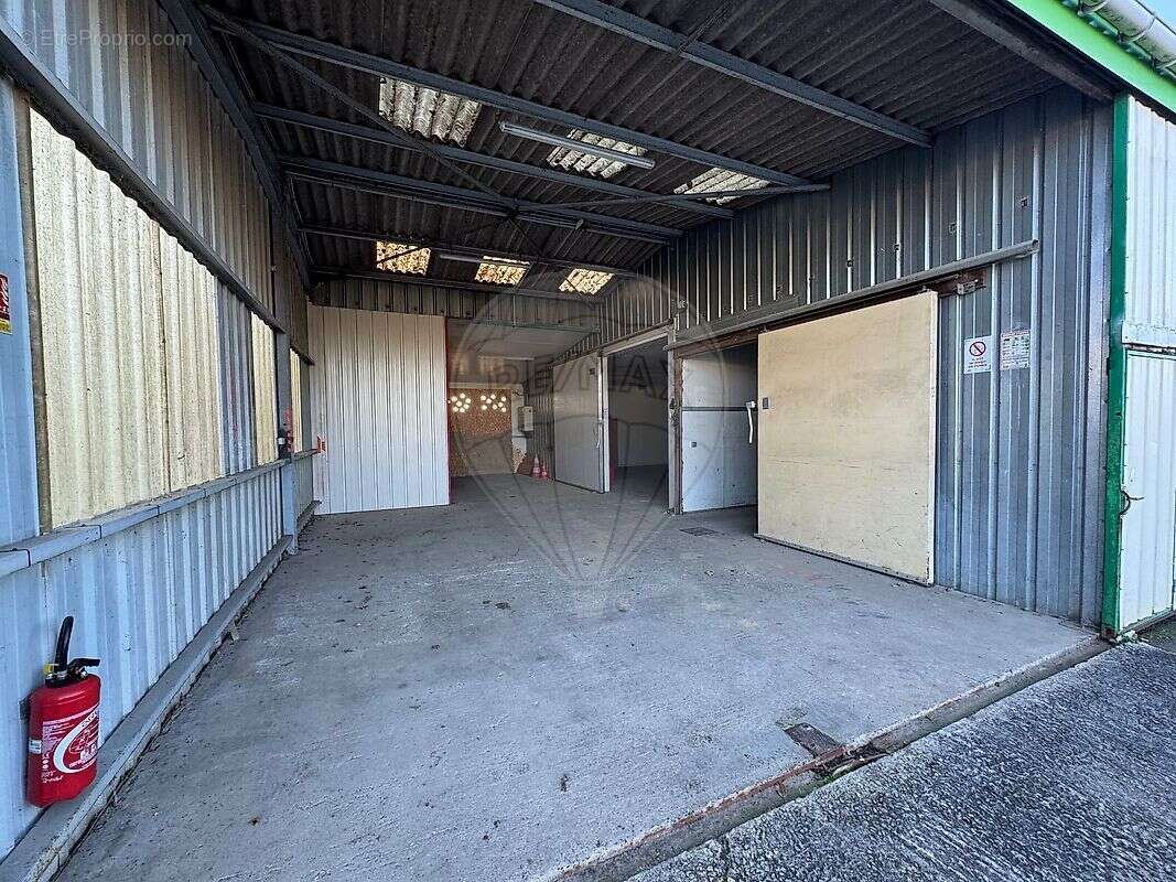 Commerce à SAINT-JULIEN-DE-CONCELLES