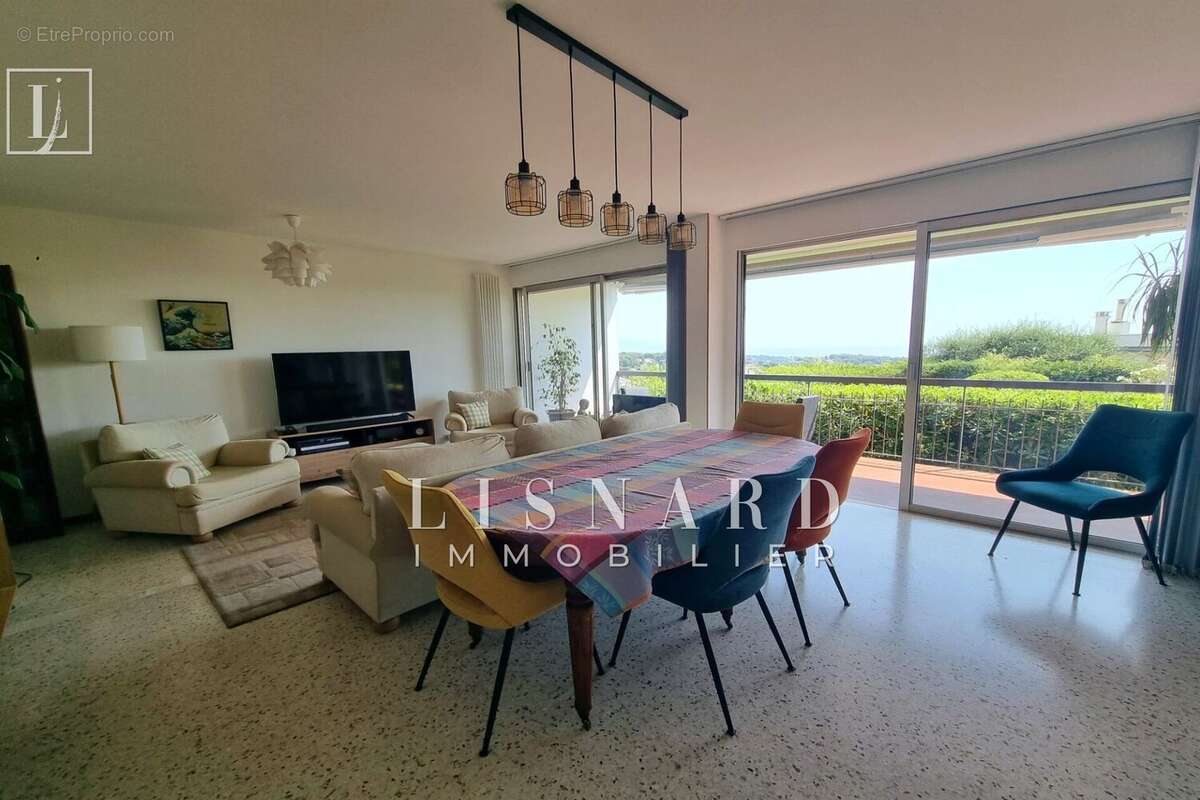 Appartement à VALLAURIS