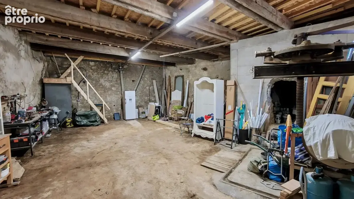 Superbe demeure de caractère de 187 m², rénovée avec des prestations haut de gamme, 5 chambres, patio avec bassin et vaste grang - photo 22