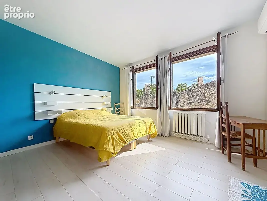 CUCURON - Maison de village rénovée de 175 m² avec terrasses, annexe et caves - photo 7
