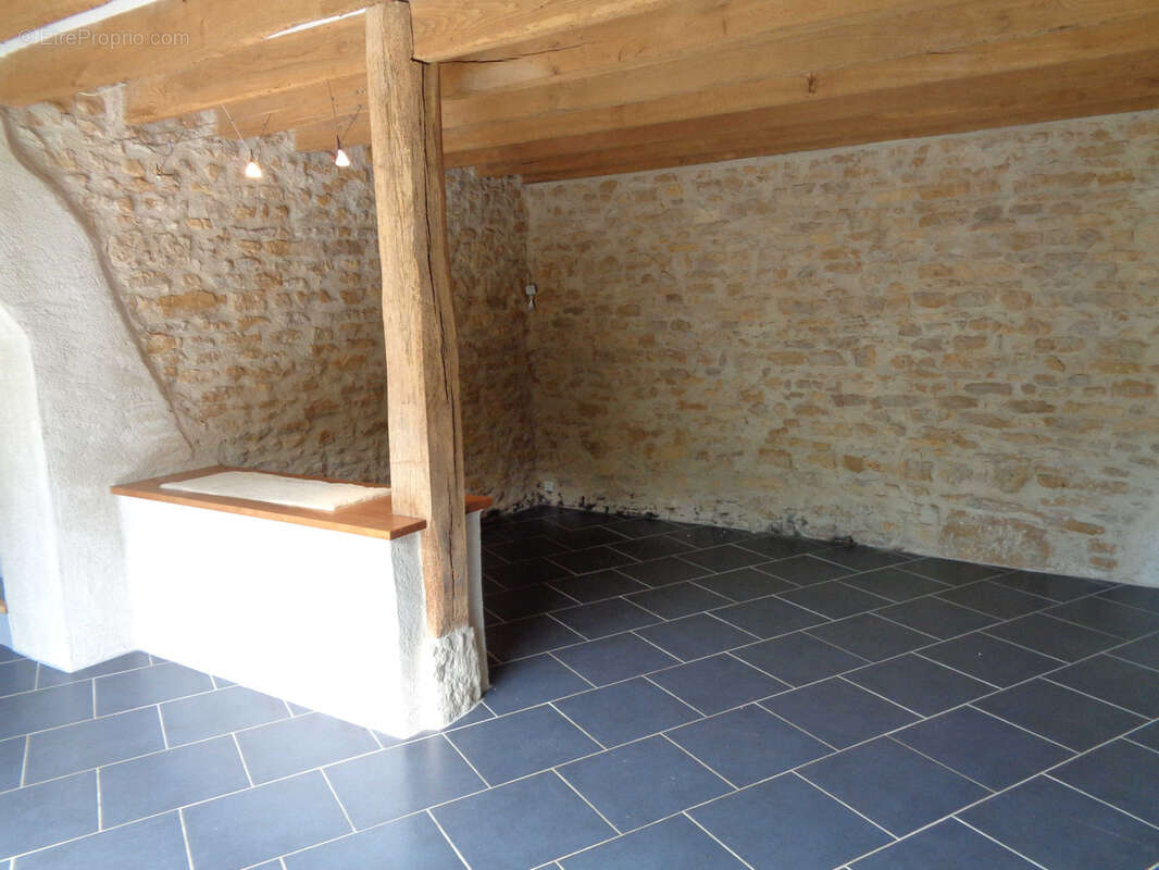 Maison à MONTIGNY-AUX-AMOGNES