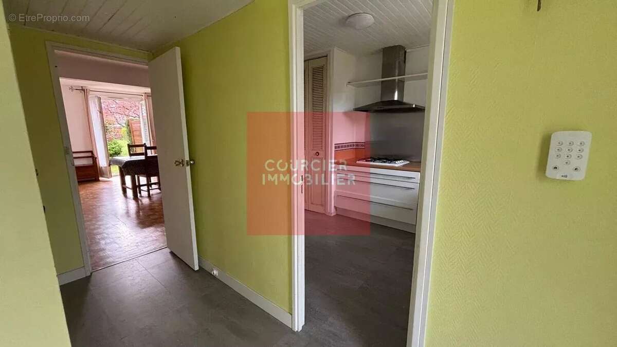 Maison à LE MESNIL-SAINT-DENIS