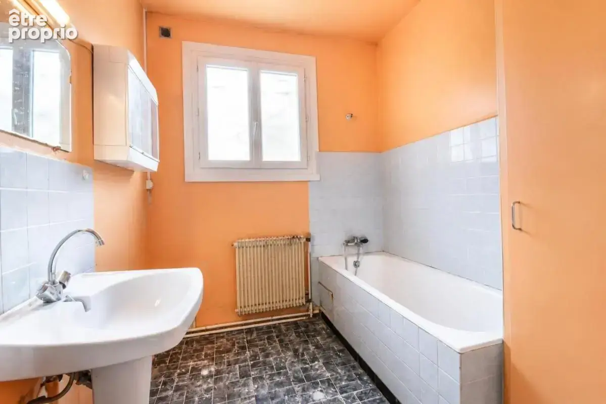 Saint-Seurin-sur-l'Isle : maison  99 m² + dépendances sur 6660 m² de terrain - photo 9