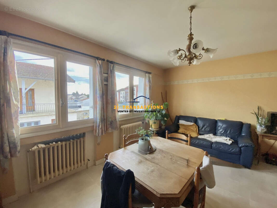 Appartement à SURY-LE-COMTAL