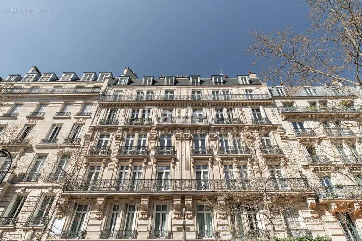 Appartement à PARIS-17E