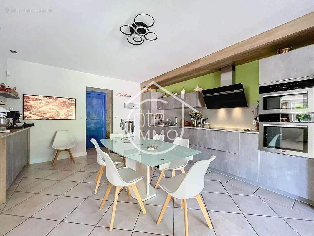 Maison à SAINT-EMILION