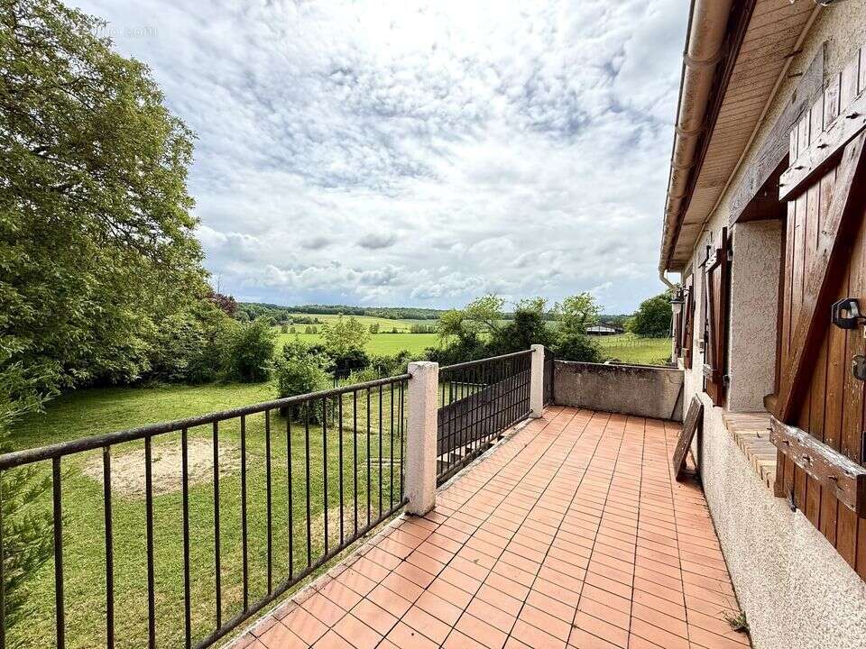 Maison à MONTIGNY-LENCOUP