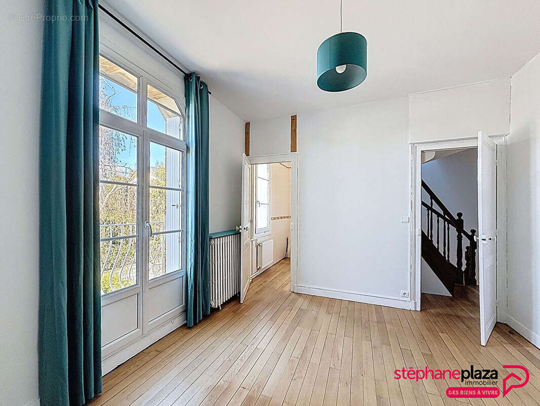 Maison 5 chambres avec grand garage et jardin - photo 4