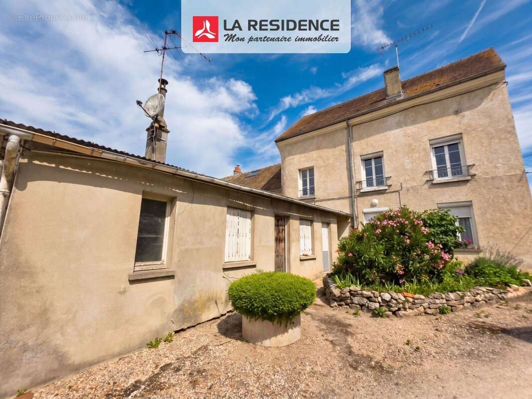 Appartement 330 m² à Houdan  - photo 2