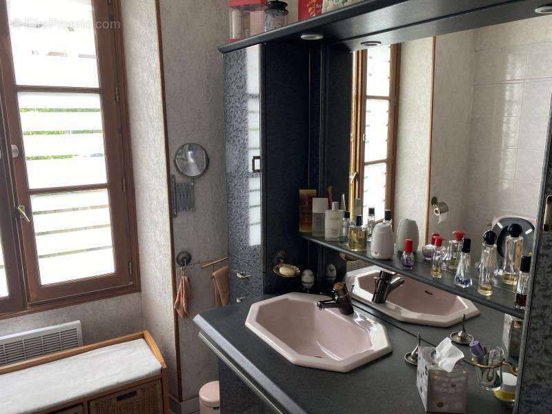 Maison à CRESPIERES