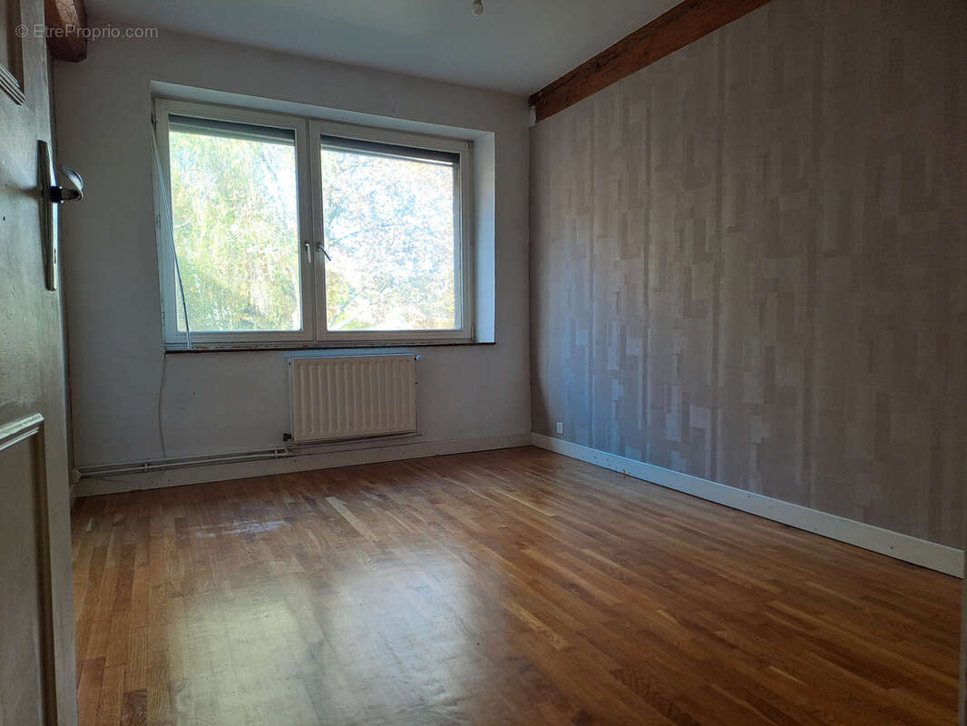 Appartement à FONTAINES-SAINT-MARTIN
