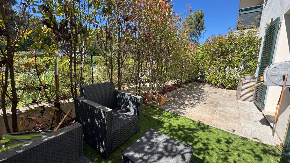 Appartement à CHATEAUNEUF-LE-ROUGE