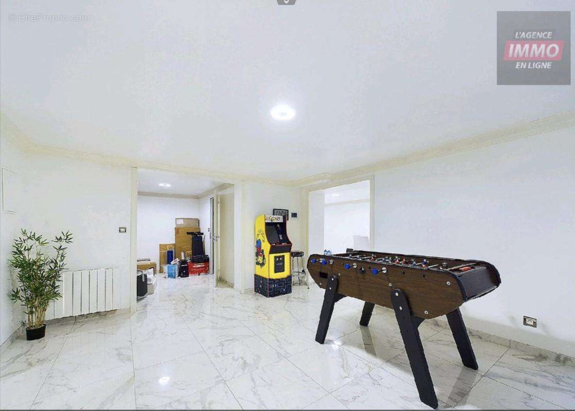 Maison 310 m² à Oissel  - photo 14
