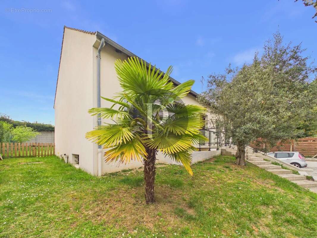 Maison à VERRIERES-LE-BUISSON