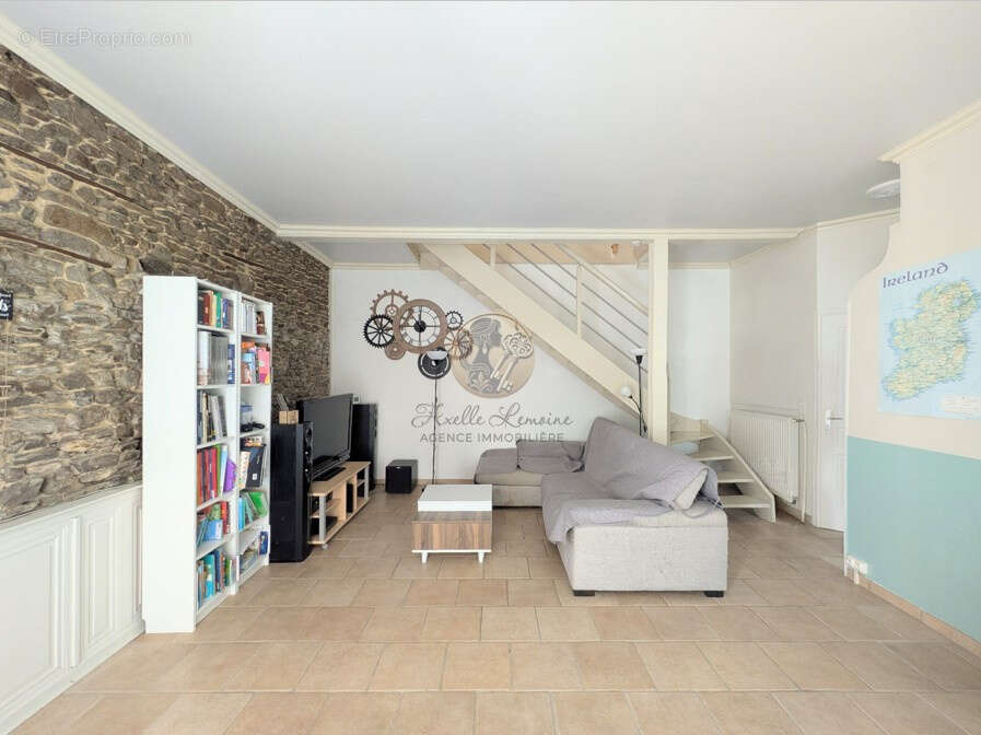 Maison à SAINT-MARTIN-LA-PLAINE